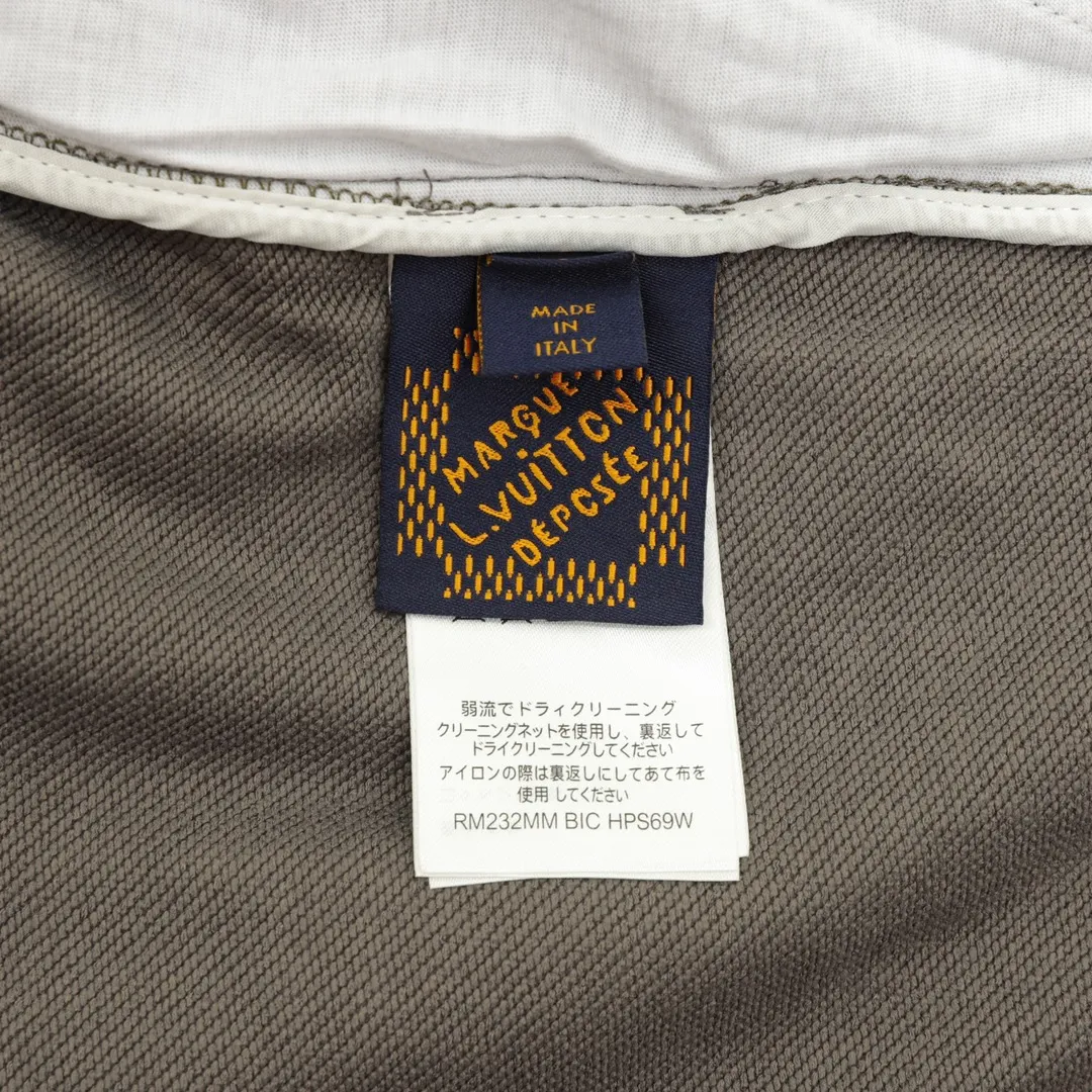 🅿️390 LOUIS VUITTON/Louis Vuitton dark pattern full-print pocket work trousers are made of cotton fabrics. The texture is great, stiff and tough, skin-friendly and warm. It is not that kind of cheap material! The checkerboard jacquard pockets on the chest have clear and three-dimensional textures, and the edges are neatly routed. The reinforcement is in place. There is no need to worry about bursting when loading heavy objects. It is not rough at all. Who can see it and not praise it! The shape is really great. The straight cut is friendly to all types of legs. It can make the legs straight and slender. It can be matched with many types of clothing to create a fashionable look. It has customized accessories, complete with three standards, and the same style for men and women! Size: XS-L